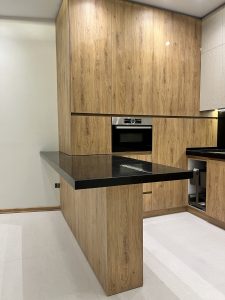 کابینت کانتر آشپزخانه،ترکیب طرح چوب ویسپان و صفحه سنگ مصنوعی کوارتز از برند توان ، فضای صبحانه خوری